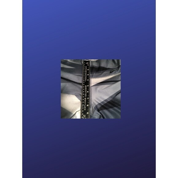 Nike ONE Dri-Fit Women's Mid-Rise Leggings, GRAY/SILVER GEOMETRIC, SizeXS, NWOT - Picture 5 of 9